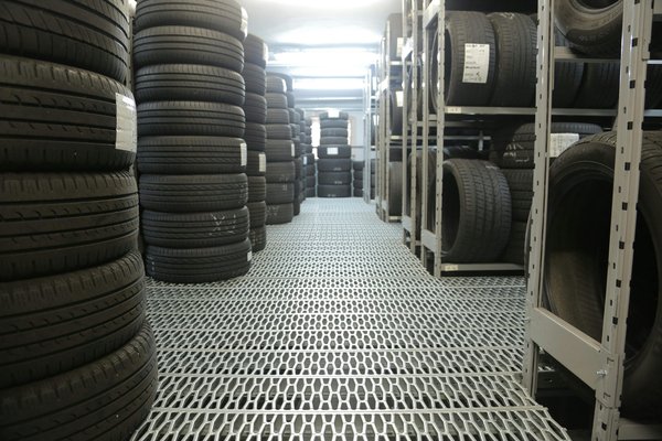 Mobile tyre fitting Chippenham: convenient tyre services at your door